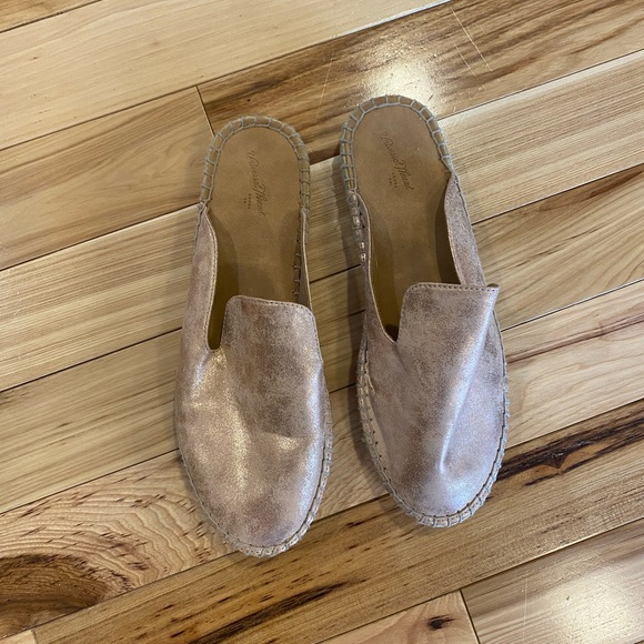 Universal thread slip on dress shoes - Picture 2 of 3